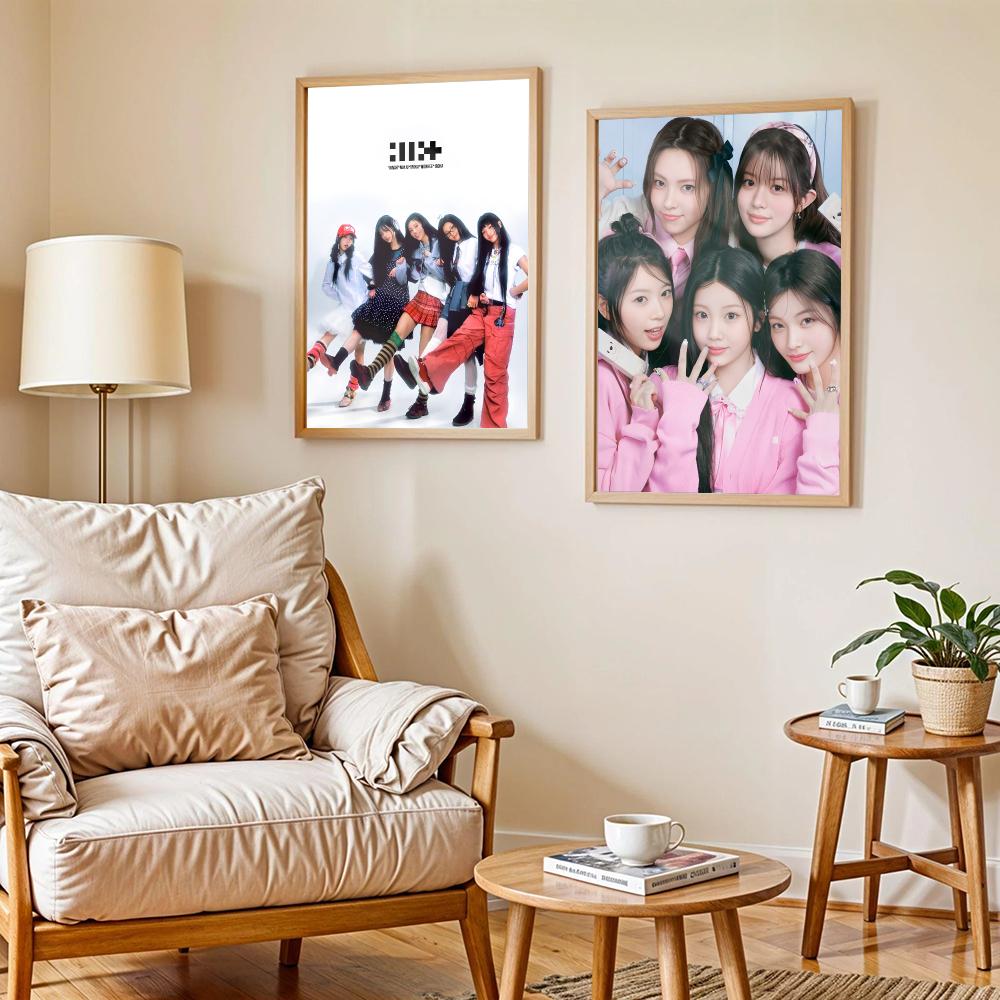 Pôster clássico I-ILLIT, decor - Home Office Wallpaper avaliação e preço