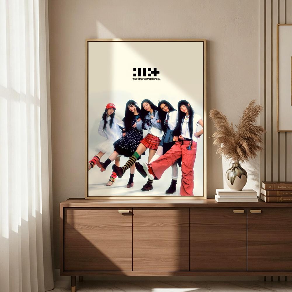 Pôster clássico I-ILLIT, decor - Home Office Wallpaper avaliação e preço